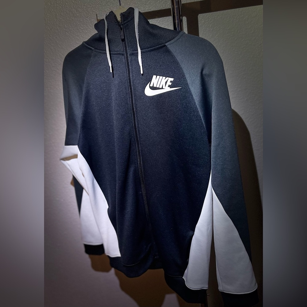 Nike Women’s Hooded Zip Up size Medium